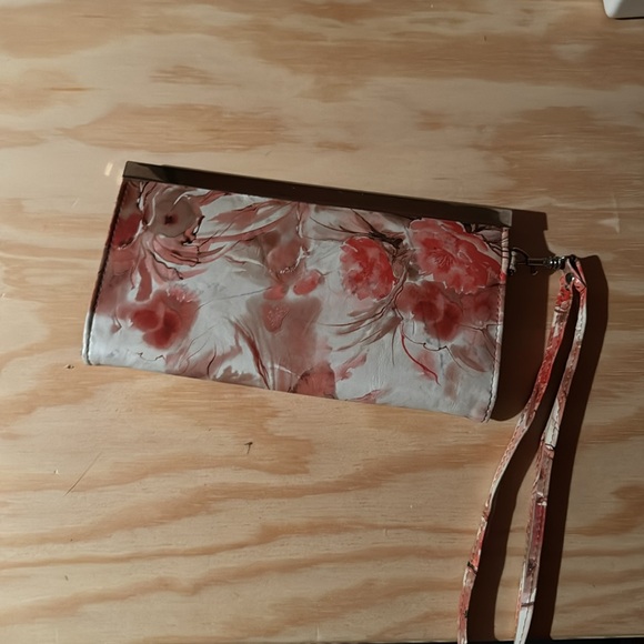 Cute floral wristlet - Picture 2 of 3